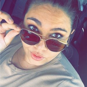 Meet your Posher, Britni